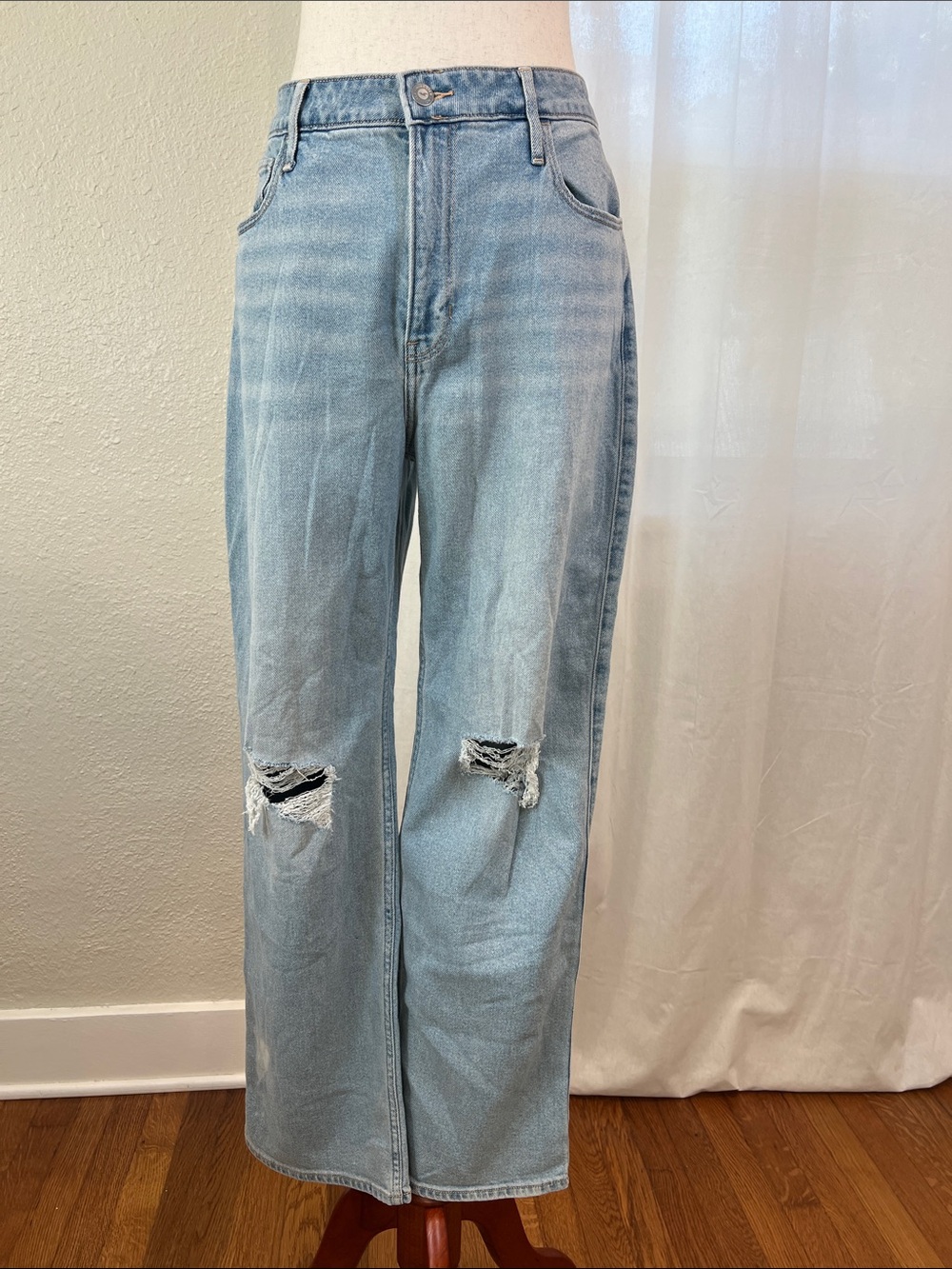 Hollister Light Blue Ultra High-Rise Dad Jean. Distressed. Size 29 x 31. Callout